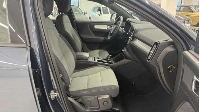 Volvo XC40 B4 MOMENTUM REZERVACE 2.0 Momentum