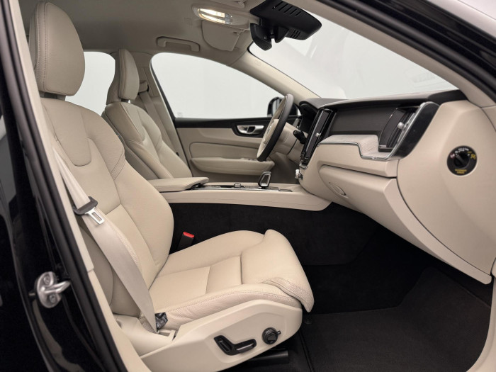Volvo XC60 B5 AWD PLUS DARK AUT CZ 1.maj.
