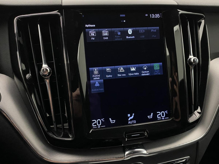 Volvo XC60 B5 AWD R-DESIGN REZERVACE