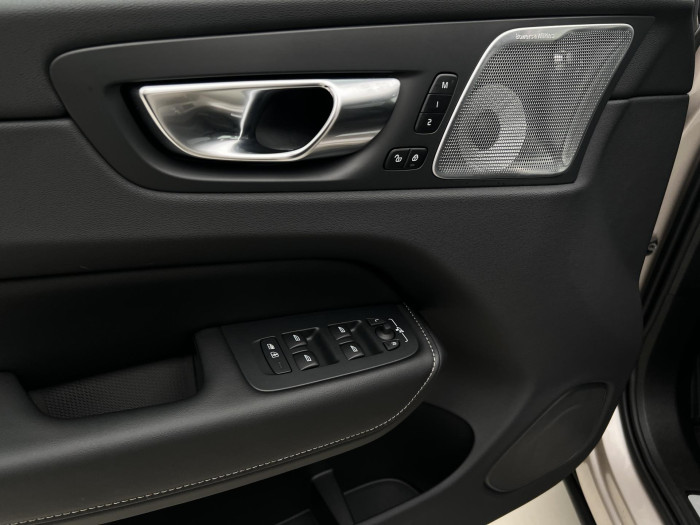 Volvo XC60 T6 AWD RECHARGE ULTRA DARK CZ