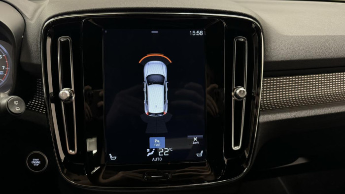 Volvo XC40 T4 R-DESIGN AUT REZERVACE