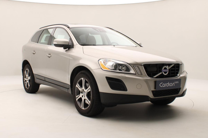 Volvo XC60 D5 AWD MOMENTUM AUT REZERVACE 2.4 d Momentum