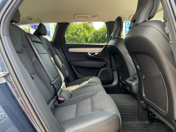 Volvo V90 B4 AWD MOMENTUM Aut REZERVACE 2.0 Momentum
