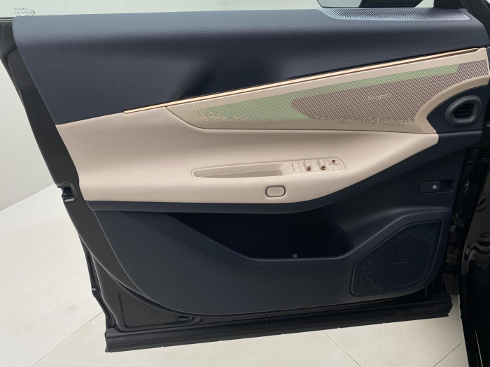 Lynk & Co 08 MORE PHEV