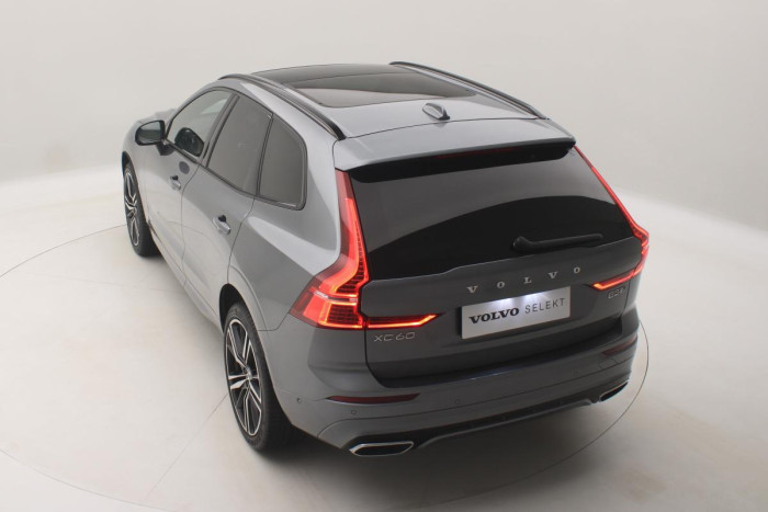 Volvo XC60 B5 AWD R-DESIGN REZERVACE