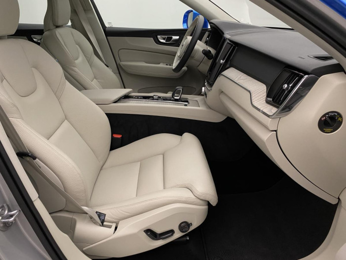 Volvo XC60 B4 AWD PLUS BRIGHT AUT CZ 2.0 Plus