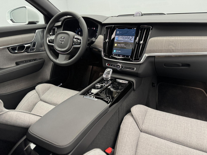 Volvo V90 T8 AWD RECHARGE ULTIMATE 1.maj