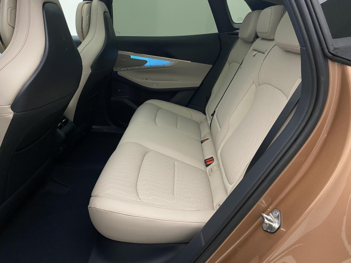 Lynk & Co 08 MORE PHEV