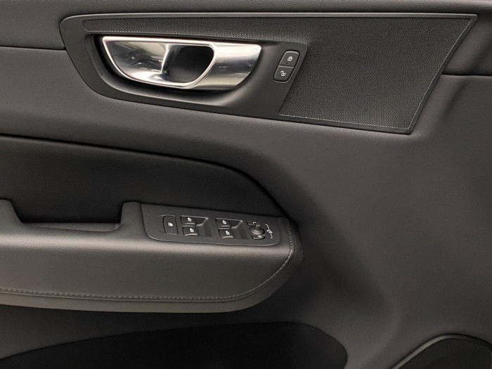 Volvo XC60 B4 MOMENTUM AUT REZERVACE 2.0 Momentum