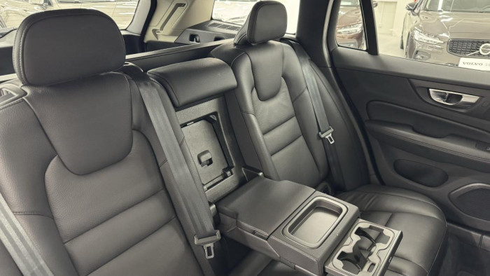 Volvo V60 CROSS COUNTRY B4 REZERVACE