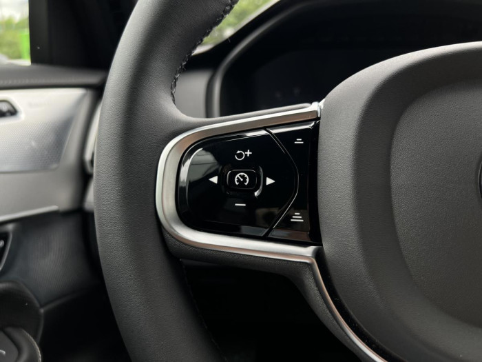 Volvo XC90 B5 AWD DARK ULT. 7MÍSTNÁ Aut