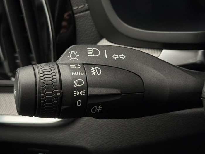 Volvo V60 CC B4 AWD ULTIMATE REZERVACE 2.0 CC CC