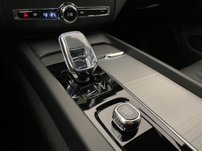 Volvo XC60 B4 AWD R-DESIGN AUT CZ