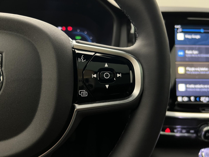 Volvo V60 T6 AWD RECHARGE ULTRA DARK AUT
