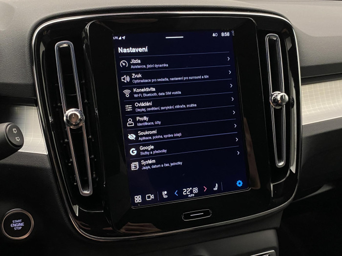 Volvo XC40 B3 DARK PLUS REZERVACE