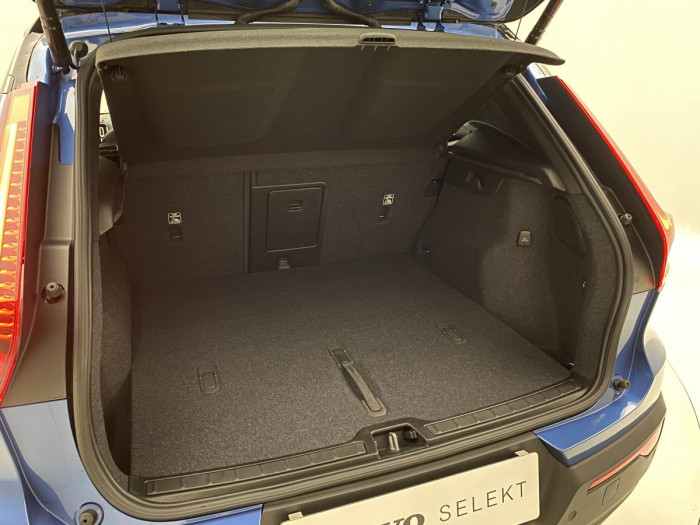 Volvo XC40 P8 AWD RECHARGE AUT REZERVACE