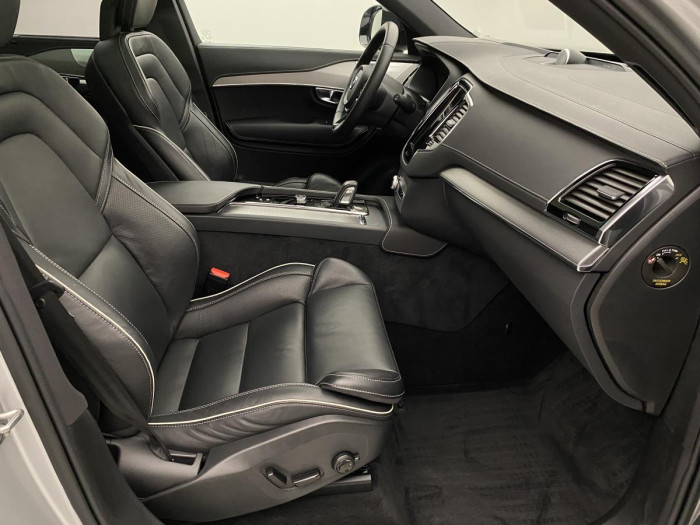Volvo XC90 T8 AWD R-DESIGN REZERVACE