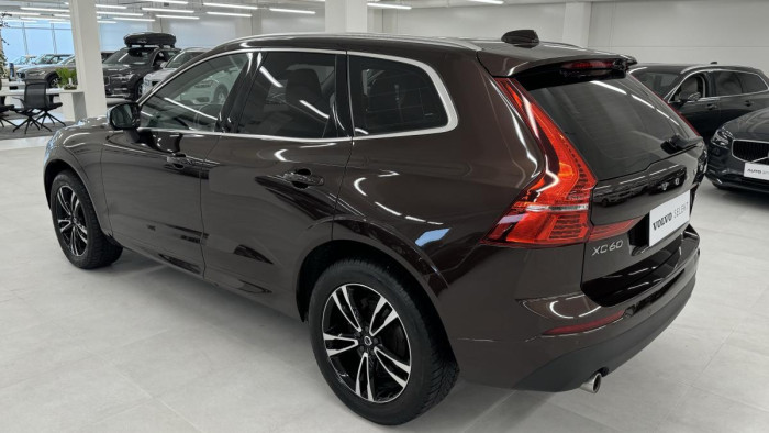 Volvo XC60 T5 AWD MOMENTUM REZERVACE 2.0 Momentum