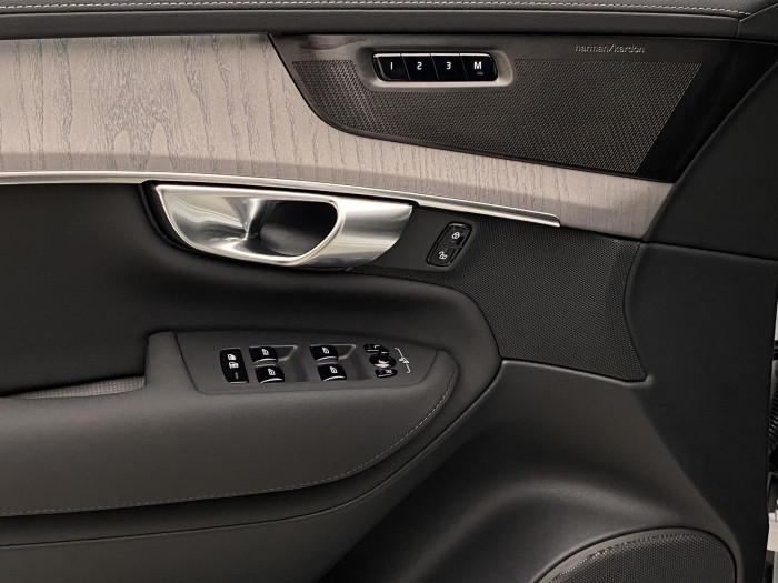 Volvo XC90 T8 AWD RECHARGE DARK PLUS 7m