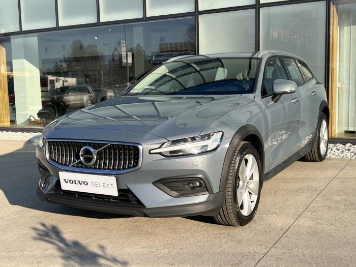Volvo V60 CROSS COUNTRY B4 AWD REZERVACE
