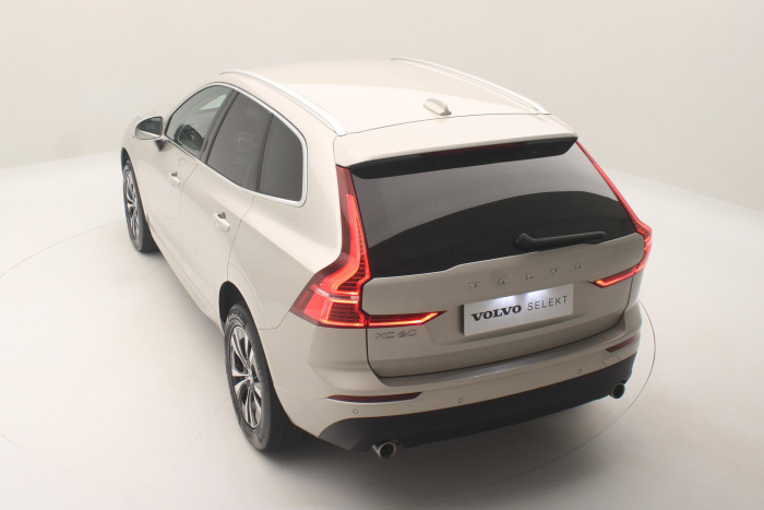 Volvo XC60 B4 AWD MOMENTUM AUT CZ 2.0 Momentum
