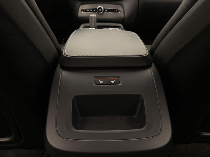 Volvo XC90 B6 AWD R-DESIGN AUT REZERVACE