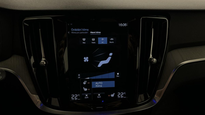 Volvo V60 CROSS COUNTRY B4 REZERVACE