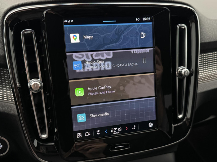 Volvo XC40 B4 ULTIMATE DARK REZERVACE