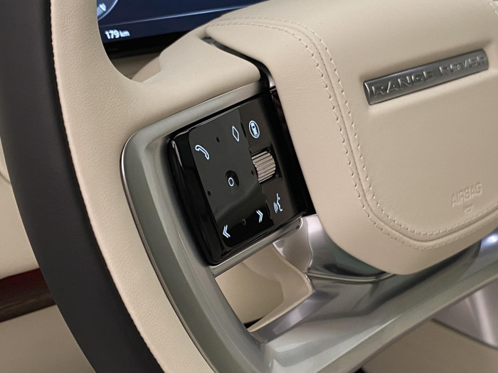 Land Rover Range Rover P550e AUTOBIOGRAPHY SWB