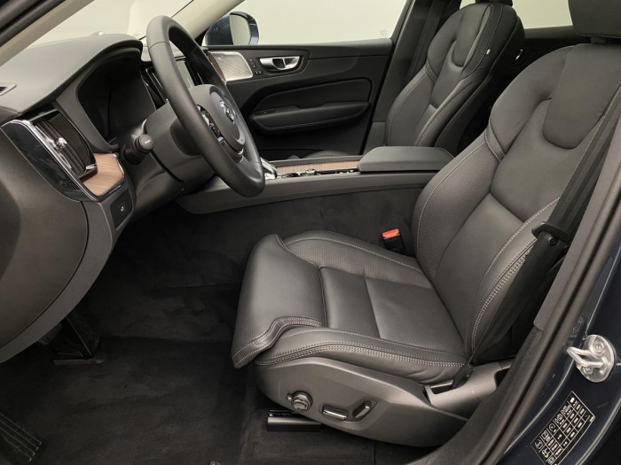 Volvo XC60 B5 AWD ULTIMATE AUT REZERVACE