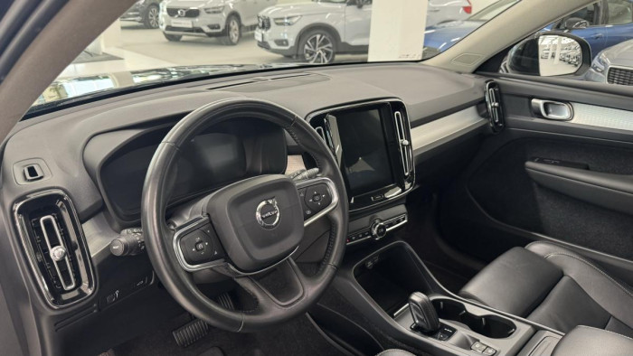 Volvo XC40 T4 AWD MOMENTUM AUT REZERVACE 2.0 Momentum