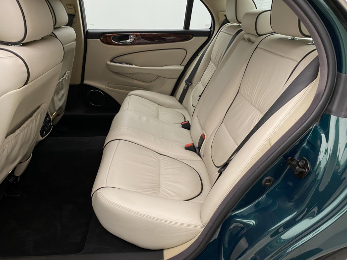 Jaguar XJ 4.2 V8 L EXECUTIVE AUT 1.maj 4.2 V8 Executive