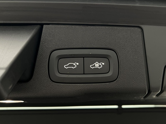 Volvo XC60 B5 AWD PLUS DARK AUT 1.maj.