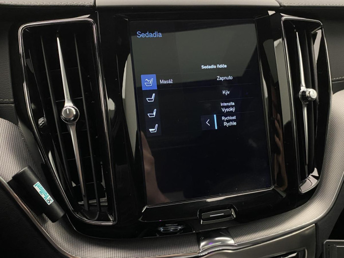 Volvo XC60 B4 AWD INSCRIPTION REZERVACE