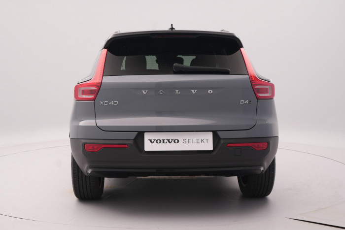 Volvo XC40 B4 AWD R-DESIGN AUT 1.maj CZ