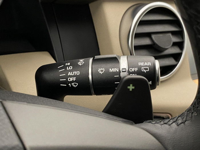 Land Rover Discovery 3.0 AWD SDV6 HSE REZERVACE