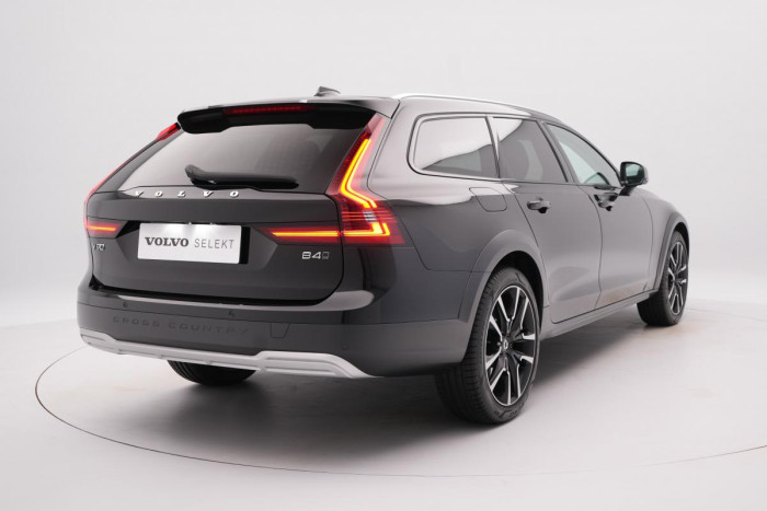 Volvo V90 CC B4 AWD PLUS AUT 1.maj.