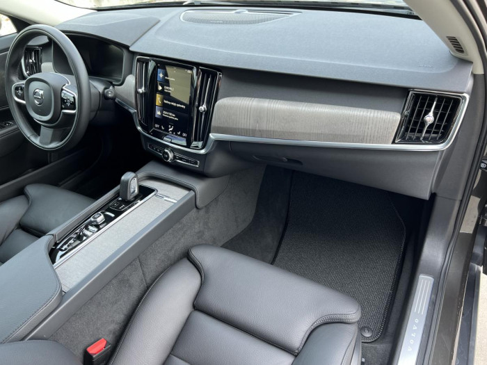 Volvo V90 CROSS COUNTRY B4 AWD Aut 1.maj