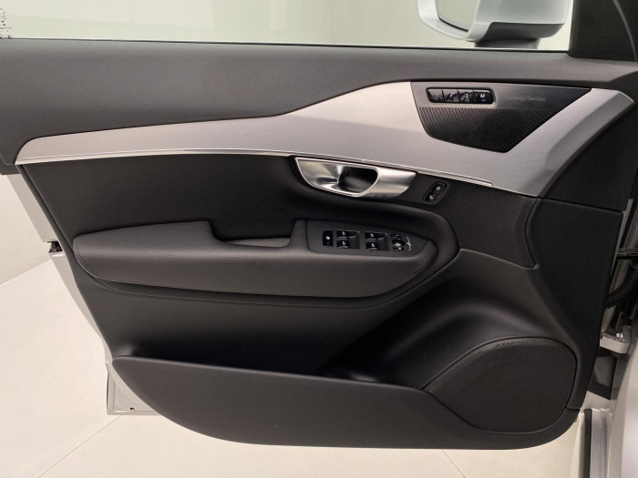 Volvo XC90 D5 AWD MOMENTUM AUT 7míst 2.0 d Momentum