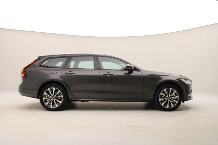Volvo V90 CC B4 AWD PLUS AUT CZ 1.maj