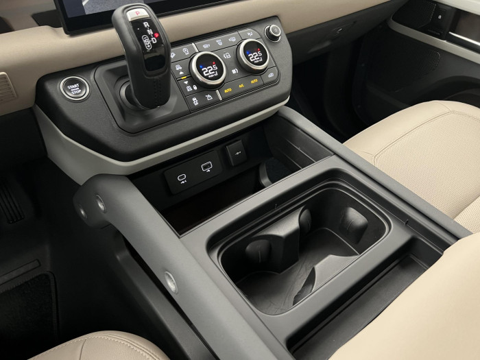 Land Rover Defender D250 SE AWD AUT CZ 3.0 d SE