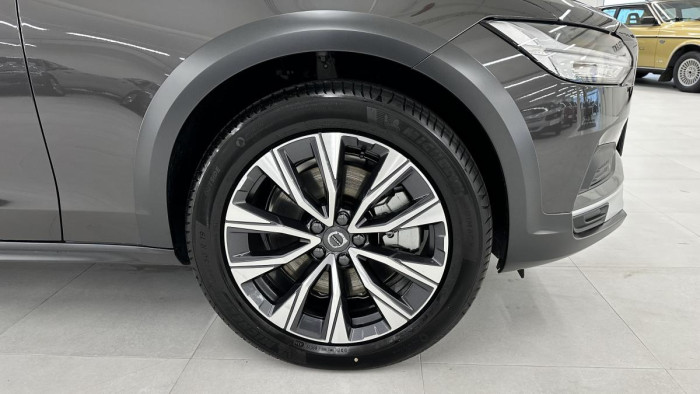 Volvo V90 CROSS COUNTRY B4 AWD REZERVACE