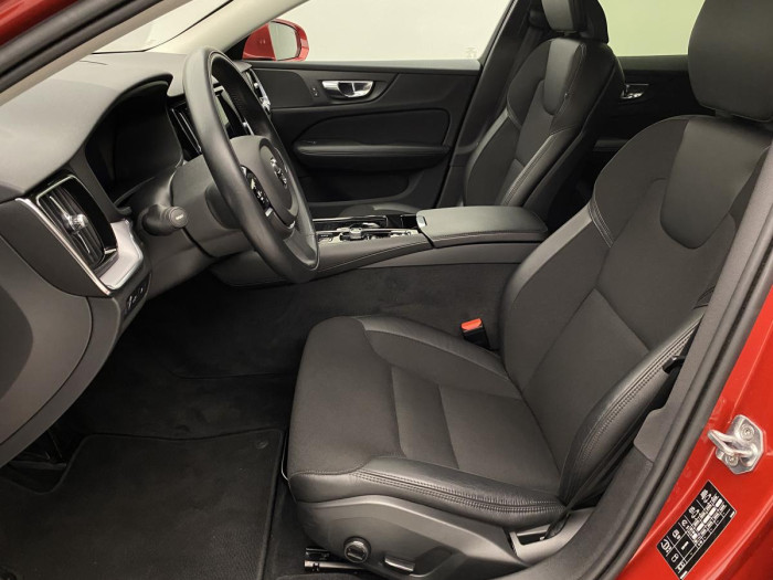 Volvo V60 T6 AWD RECHARGE REZERVACE