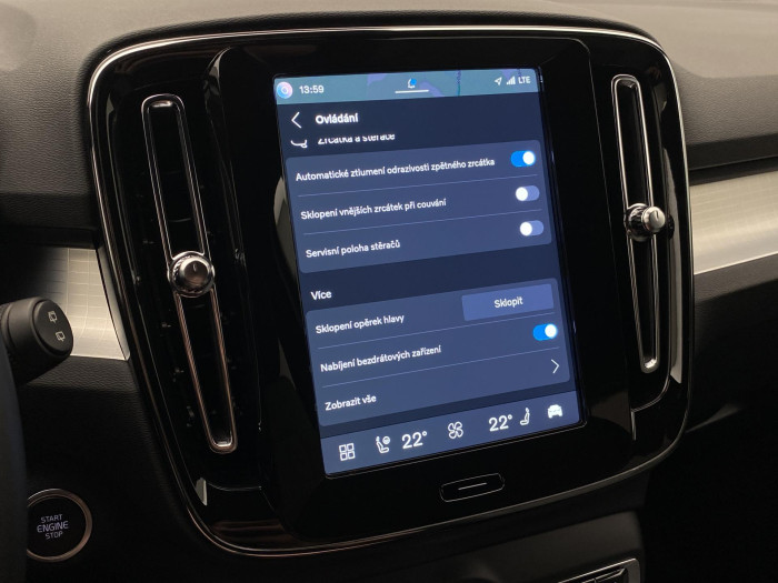 Volvo XC40 B3 DARK PLUS AUT CZ