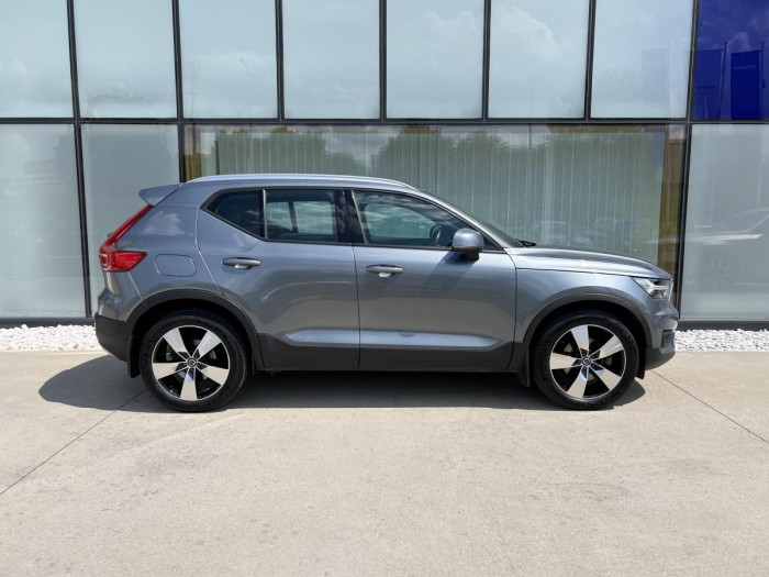 Volvo XC40 D4 AWD MOMENTUM Aut REZERVACE 2.0 d Momentum