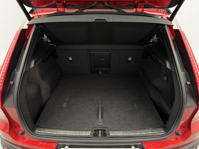 Volvo XC40 T3 R-DESIGN AUT REZERVACE