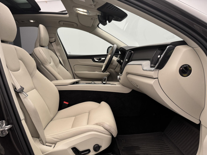 Volvo XC60 T6 AWD RECHARGE DARK 1.maj