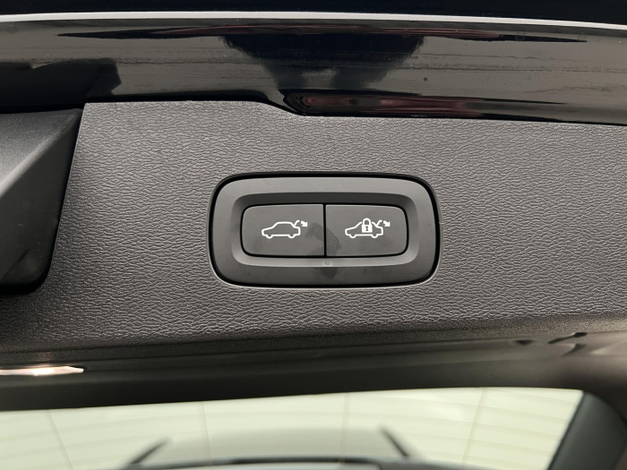 Volvo V60 B4 PLUS DARK AUT 1.maj.