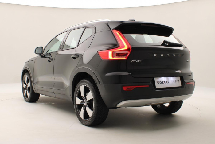 Volvo XC40 B4 AWD MOMENTUM REZERVACE 2.0 Momentum