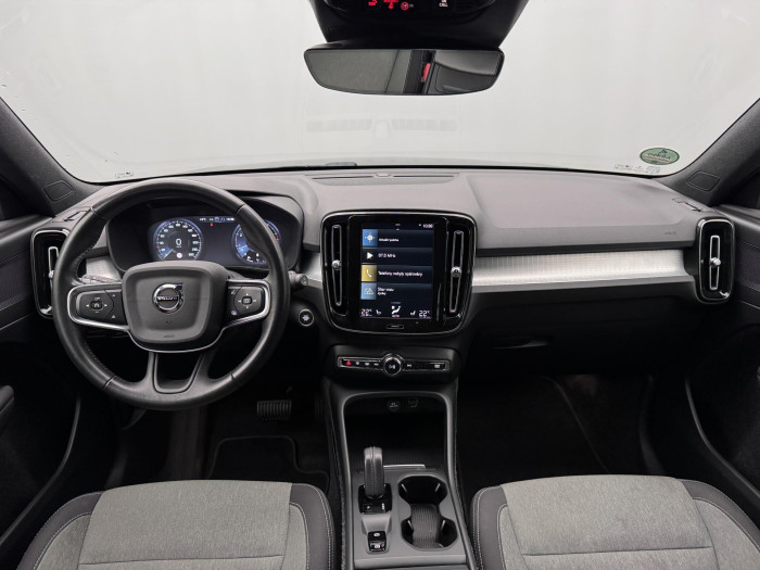 Volvo XC40 B4 MOMENTUM PRO CZ 1.maj 2.0 Momentum
